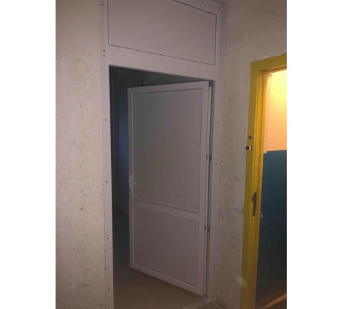 Металлопластиковые двери для технических помещений VEKA Softline 76 с фрамугой 1400 x 2000 мм
