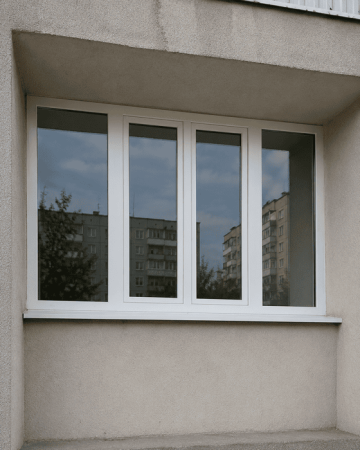 Металлопластиковое окно ламинированное Дуб золотой Veka Softline 82 четырехстворчатое с двумя поворотно-откидными створками 2400x1500 мм