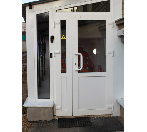Металопластикові вхідні двері VEKA Softline 82 з фрамугою 1800 x 2000