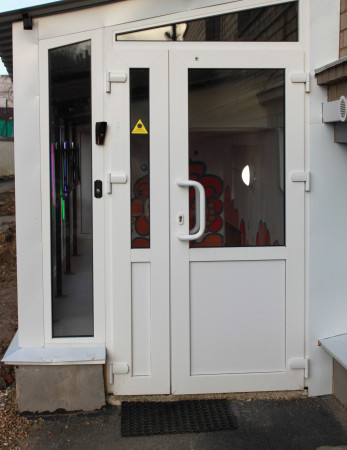Металлопластиковые входные двери WDS 76MD с фрамугой 1800 x 2000