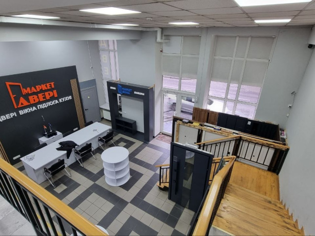 Магазин M32 — Франківський район, Львів — фото 1