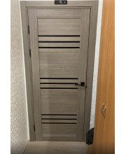 Межкомнатные Двери Leador Doors Sovana серое дерево Черное стекло ПВХ плёнка
