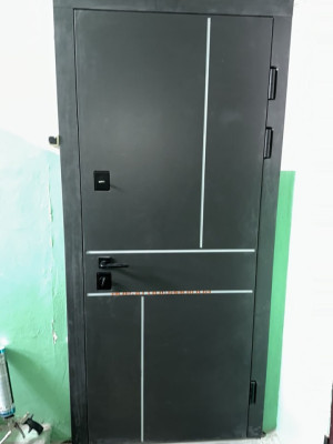 Двери Ультра (квадро) Securemme 557/607 Тонированное зеркало Пепельный металлик/Серый шифер Булат