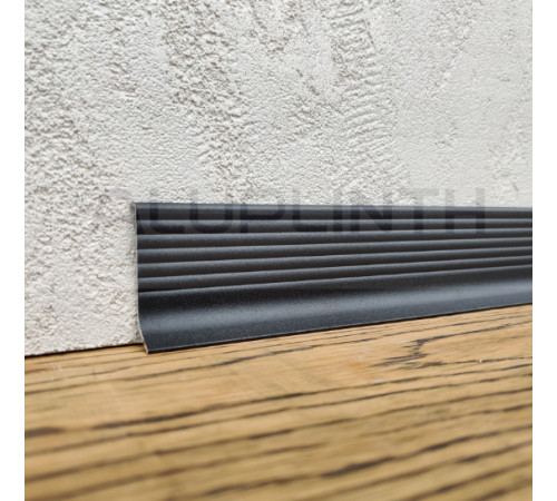 Плинтус алюминиевый Волнистый 40x11.7x2700 мм ALU-NV4011R Чёрный RAL9005 Kluchuk