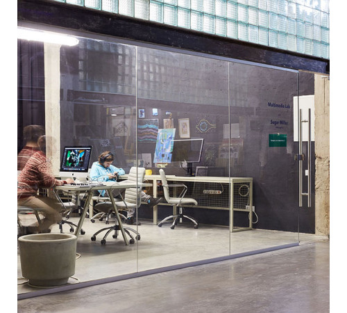 Безрамное остекление для офиса Reynaers под ключ