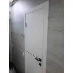 Межкомнатные Двери Plato Line PTL-03 белый матовый (декор с алюминия черного цвета) Darumi Ламинатин