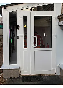 Металопластикові вхідні двері VEKA Softline з фрамугою 1800 x 2000