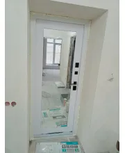 Входные Двери Ультра Мироу мрамор темный белая эмаль + зеркало Qdoors