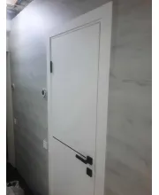 Межкомнатные Двери Darumi Doors Plato Line PTL-03 белый матовый (декор с алюминия черного цвета) Ламинатин