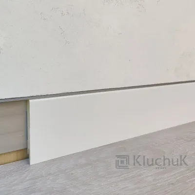 Алюминиевый плинтус скрытого монтажа 53 мм БП Kluchuk-3