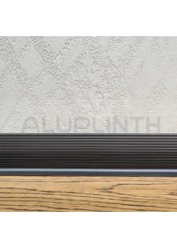 Плінтус алюмініевий Хвильовий 60x11.7x2700 мм ALU-NV6011R Чорний RAL9005 Kluchuk