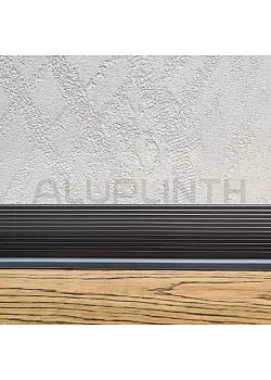 Плинтус алюминиевый Волнистый 60x11.7x2700 мм ALU-NV6011R Чёрный RAL9005 Kluchuk