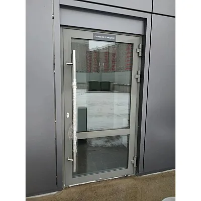 Алюминиевые двери Alulight W76 поворотные с фрамугой 1100 x 2300 мм-1