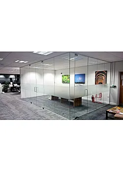 Безрамне засклення для офісу KMD під ключ