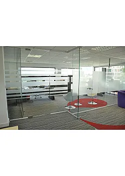 Безрамне засклення для офісу Schüco під ключ