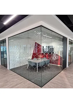 Безрамне засклення для офісу KMD