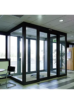 Алюминиевый тамбур Schüco