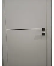 Межкомнатные Двери Plato Line PTL-03 белый матовый (декор с алюминия черного цвета) Darumi Ламинатин