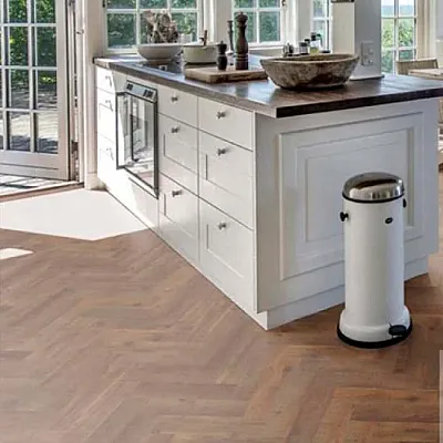 Виниловый пол Kährs Dry back Herringbone Komi LTDBW2107-102-2