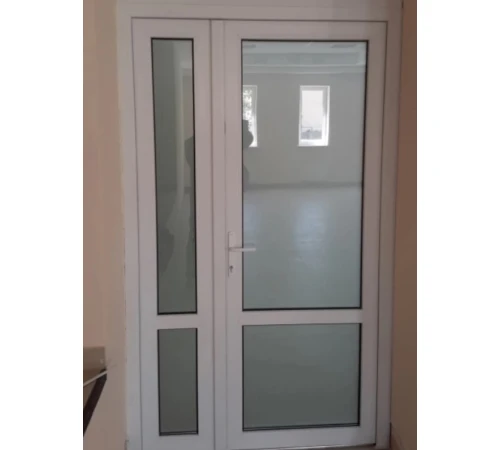 Металлопластиковые двери Kommerling 76MD полуторные с поворотно-откидной створкой 1200 x 2100 мм