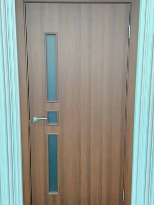 Омис Комфорт ПВХ со стеклом орех