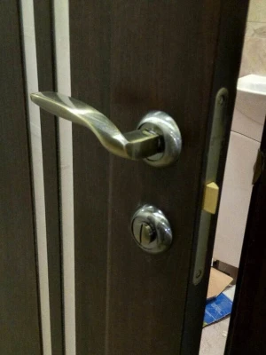 Врезка сантехнического механизма