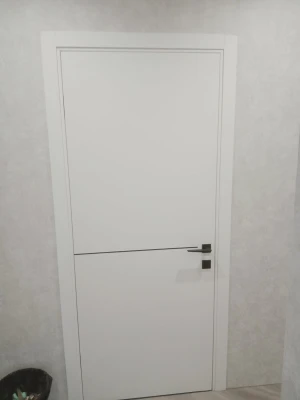 Двери Plato Line PTL-03 белый матовый (декор с алюминия черного цвета) Darumi