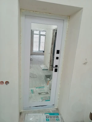 Двери Мироу мрамор темный белая эмаль + зеркало Qdoors