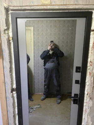Двері Ультра (квадро) Securemme 557/607 Тоноване дзеркало Попільний металік/Сірий шифер Булат