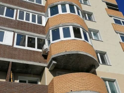 Радіальний балкон REHAU Rehau Euro 70 Балкон під ключ з оздобленням