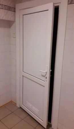 Металлопластиковые двери WDS 5S 900 x 2200 мм